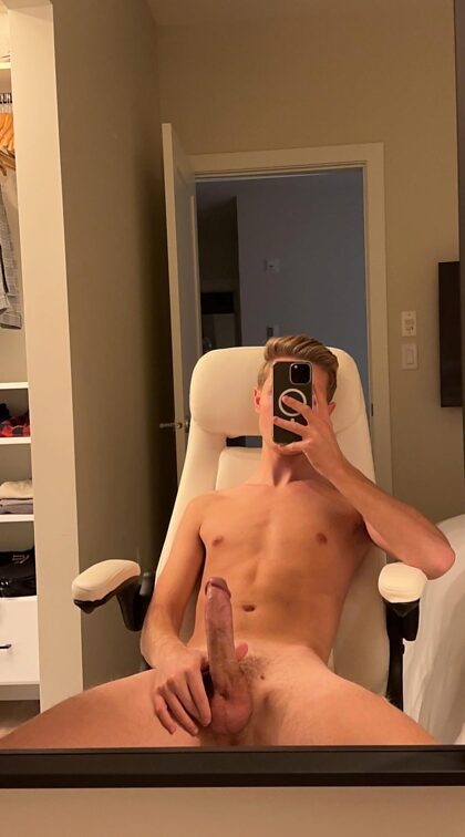 any bros into big canadian cock?