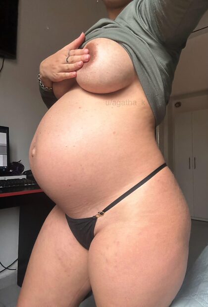 What caught your attention first, my bump or boobs ?