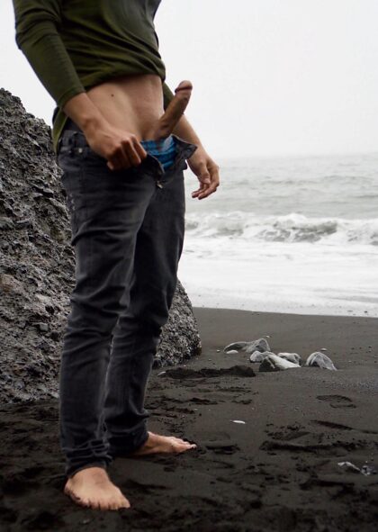 On a dit à mon petit ami de se déshabiller à la plage.  Que feriez-vous si vous le voyiez comme ça ?