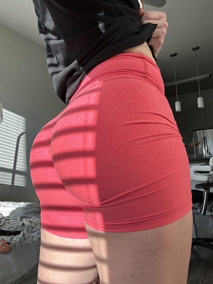 do you like the way the sun hits my booty