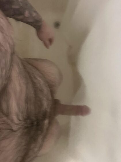 Just some plain low quality shower nudes from this chubby texan