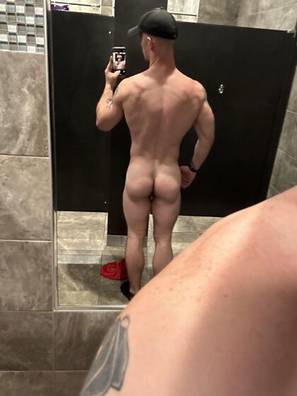 Who likes little dick muscle bottoms??