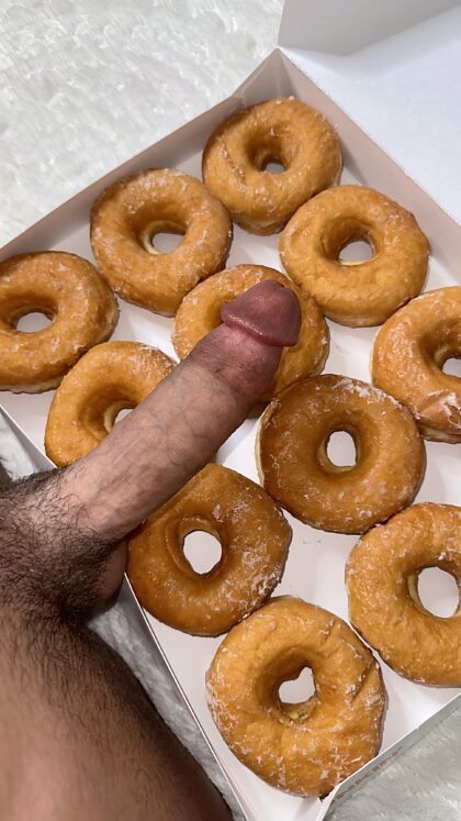 Wie eet er vanochtend donuts van mijn lul?