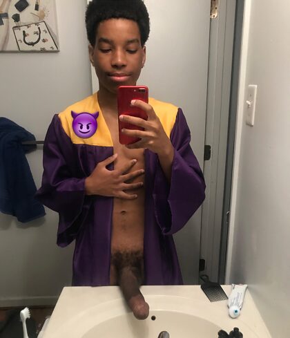 Recién graduada de la universidad Big Dick