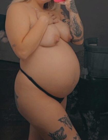 I love my pregnant body, do you?