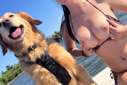 ボートと女と犬