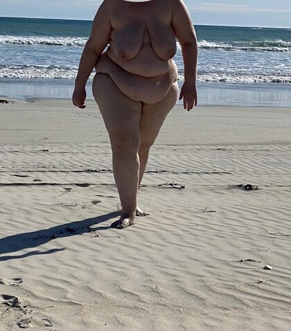 Qualcuno vuole venire in spiaggia con me?