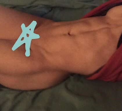 Little ab check post workout. Who likes strong girls?