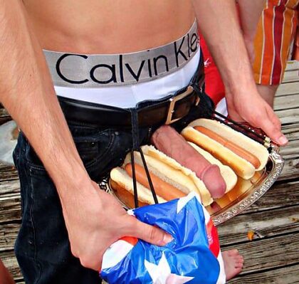 Gelukkig 4 juli!  Heeft iemand anders heel erg zin in een hotdog?