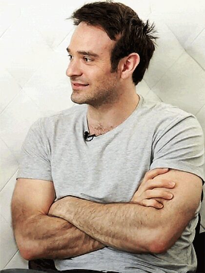 Charlie Cox is such a hunk 