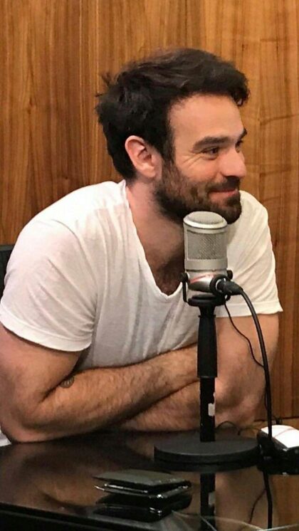 Charlie Cox is such a hunk 