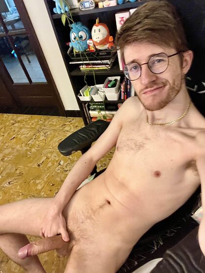 Would you ride me on my gaming chair? 