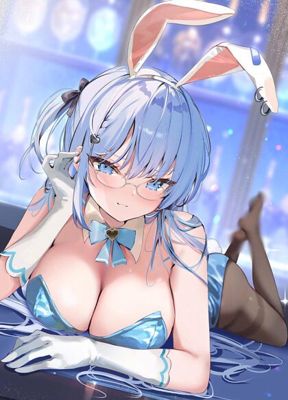 Glasses wearing bunnygirl