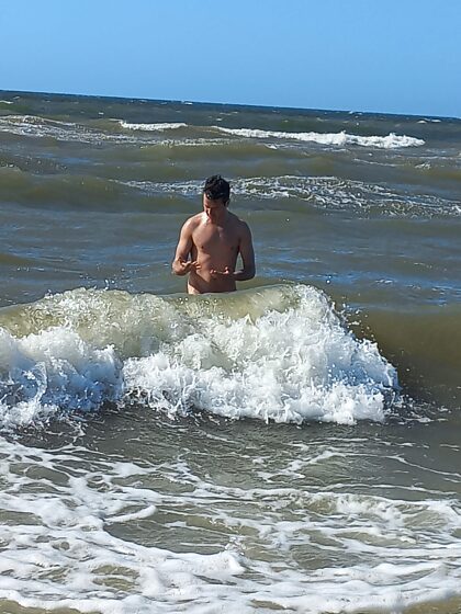 Viaje desnudo a la playa en solitario