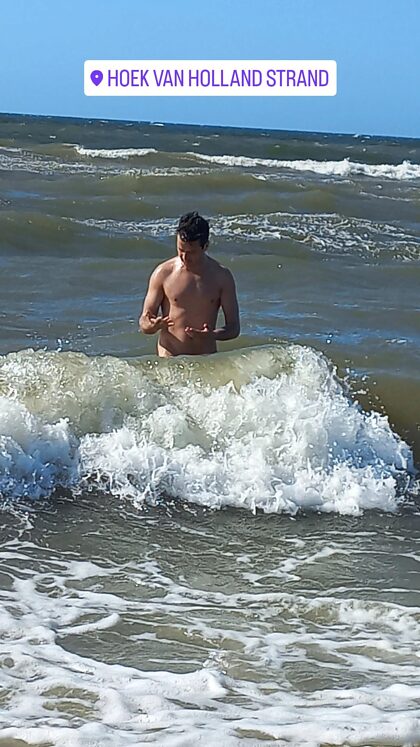 Viaje desnudo a la playa en solitario