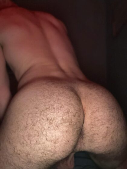 I love having my ass eaten. Would you give it a lick? 