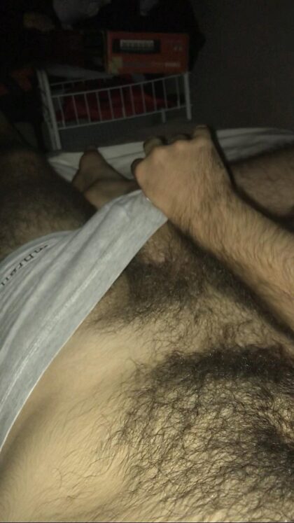 Need a bro to bury his face in my 22yo bush 