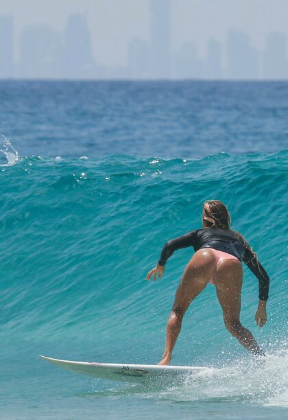 A surfista profissional americana Alana Blanchard