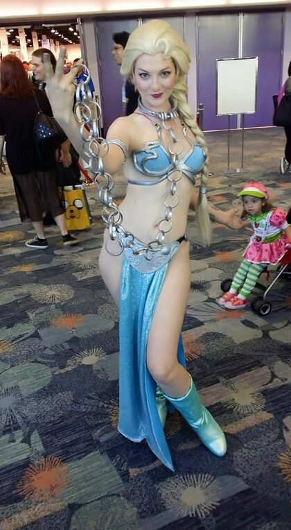 Crossover cosplay Elsa/Esclave-Leia