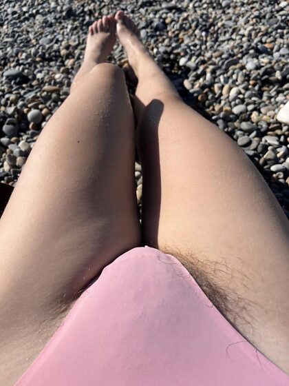 Dois-je porter des culottes plus grandes pour aller à la plage afin de cacher mes buissons ?