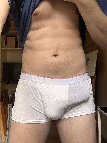 Who else like white undies?