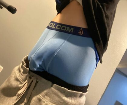 Is mijn ongesneden uitstulping merkbaar als ik een compressieboxershort draag?