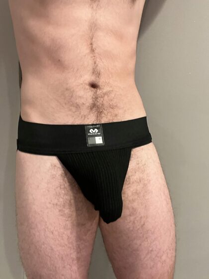 Finalmente ho un sospensorio!  Lo desideravo da un po'!  Ora ho l'intera collezione.  Boxer, slip, boxer brief e un sospensorio.  Quale vi piace di più?  E cosa dovrei prendere adesso?