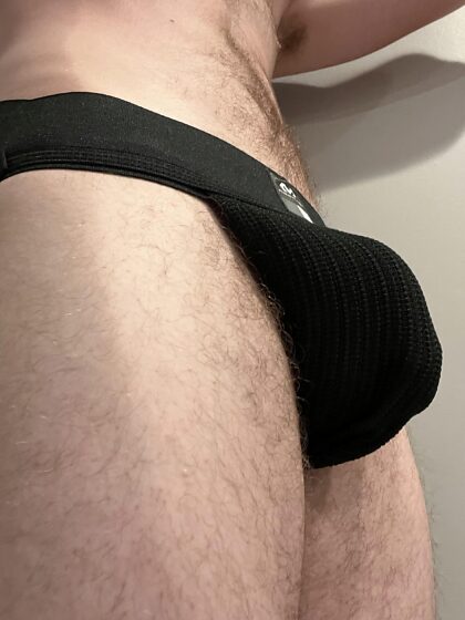 J'ai enfin eu un jock strap ! J'en voulais un depuis un moment ! J'ai maintenant toute la collection. Des boxers, des slips, des caleçons boxer et un jock strap. Qu'est-ce que vous préférez ? Et que devrais-je acheter ensuite ?