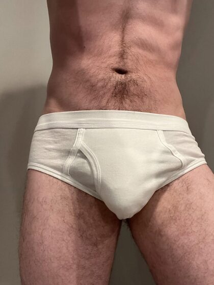 J'ai enfin eu un jock strap ! J'en voulais un depuis un moment ! J'ai maintenant toute la collection. Des boxers, des slips, des caleçons boxer et un jock strap. Qu'est-ce que vous préférez ? Et que devrais-je acheter ensuite ?