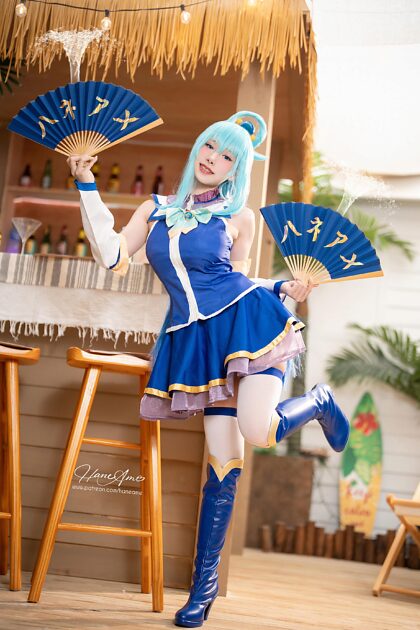 Cosplay de la diosa acuática Konosuba por HaneAme