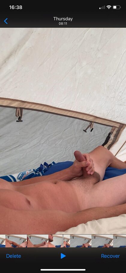 Durchschnittlich harter Camping-Penis …