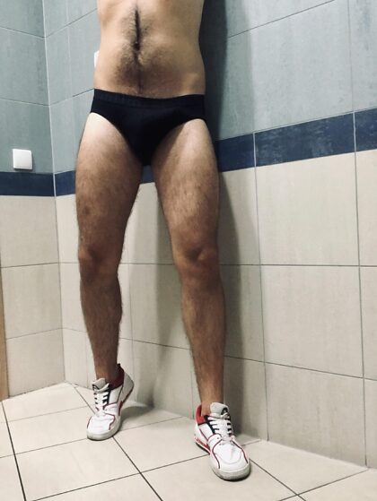 Deuxième partie :) 28 ans, 1,88 m, de Pologne.  Les photos NSWF en DM sont les bienvenues !