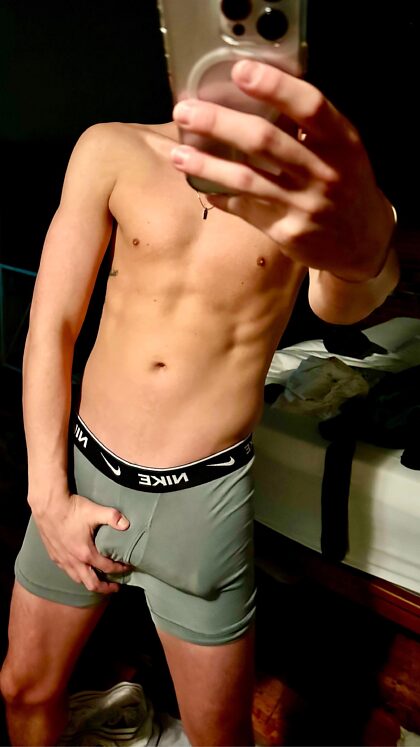 I’ve got a lovely bunch of bulge pics. Here they are a posted for you