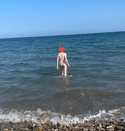 Desnuda en la playa