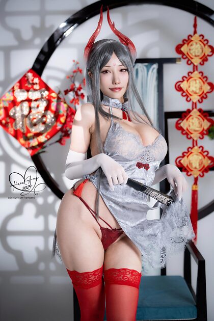 Silberdrache-Qipao-Cosplay von HaneAme