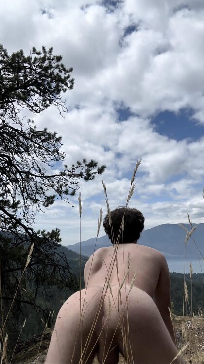 apenas uma jovem na natureza