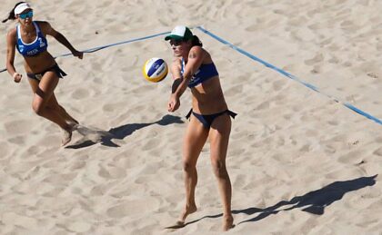 Agatha Bednarczuk brasilianischer Beachvolleyball-String-Bikini