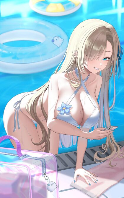 Asuna im Pool mit Telefon