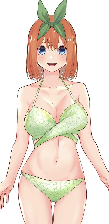 Yotsuba luce con confianza su bikini verde