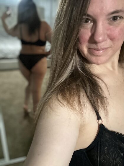 Mom of 2 showing off in the mirror for you