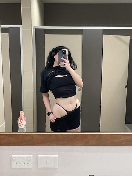 gym nudes bc I can’t stop dreaming about getting fucked while working out