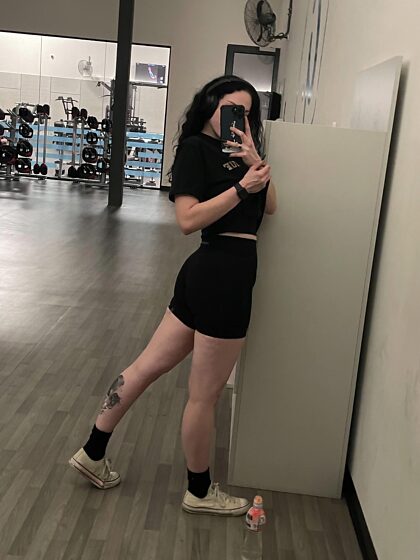 gym nudes bc I can’t stop dreaming about getting fucked while working out