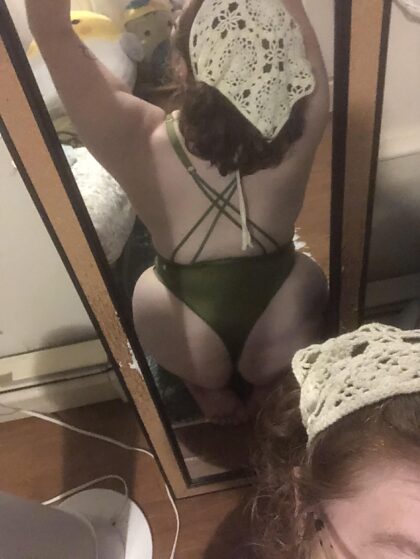 Sto provando la nuova lingerie!  Finalmente ne ho trovata un po' nel mio colore preferito