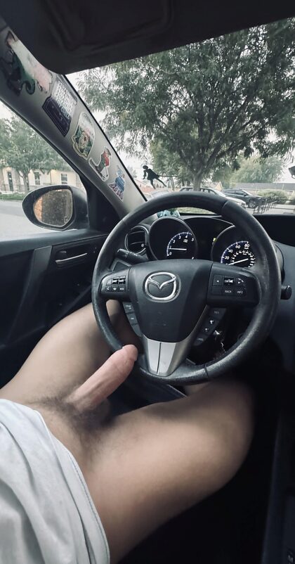 Qui savait que Mazda avait un volant mains libres