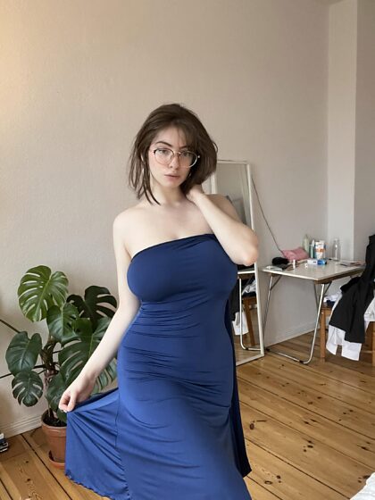 No make up and messy hair, but do I still look sexy in this dress?