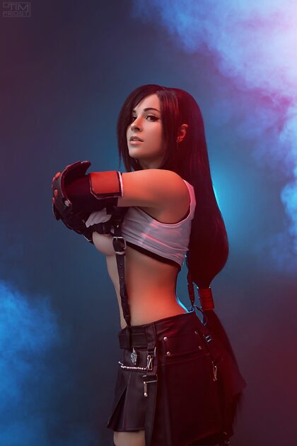 Cosplay di Tifa Lockhart da Final Fantasy VII: Remake di Yuna Kairi