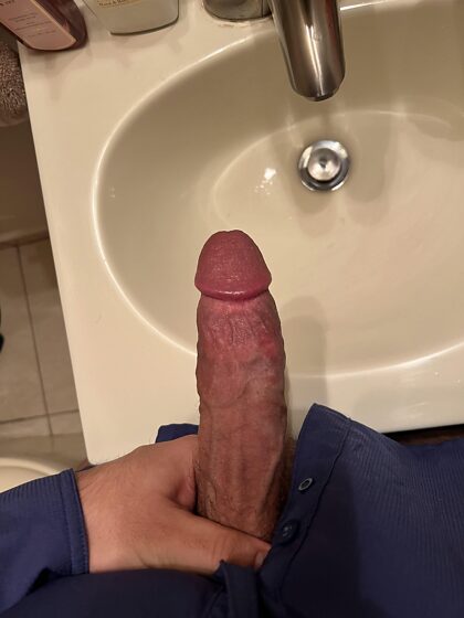 32 yo daddy horny at work