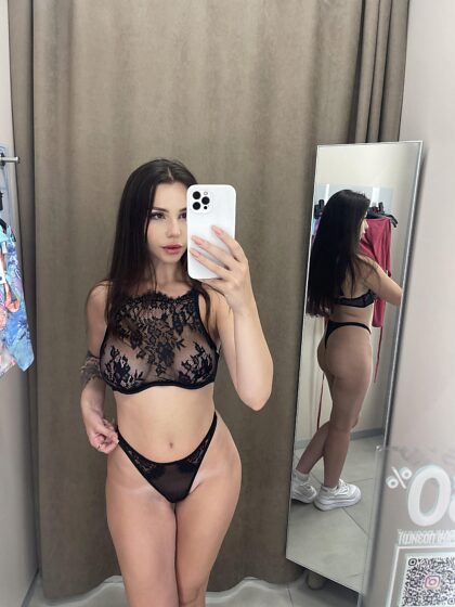 J'adore aller dans les magasins de lingerie