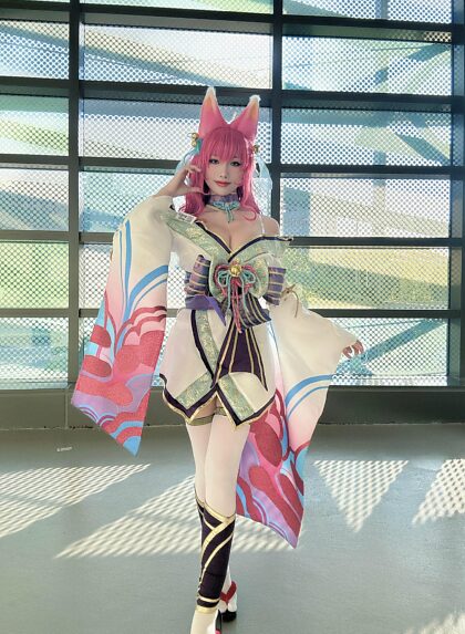 Cosplay de la fleur spirituelle de Taipei Ahri de League of Legends 2024 par HaneAme