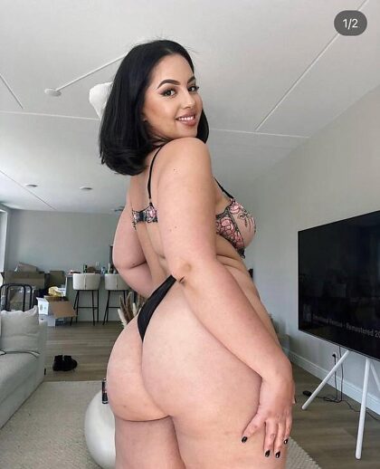 Quantas vezes você acha que já agarrou mentalmente essa bunda?